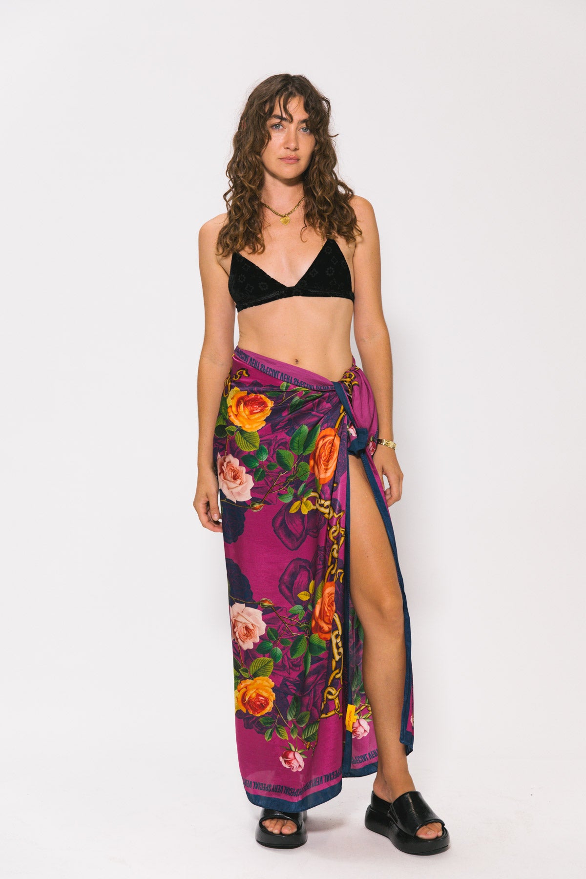 Chains And Roses Sarong