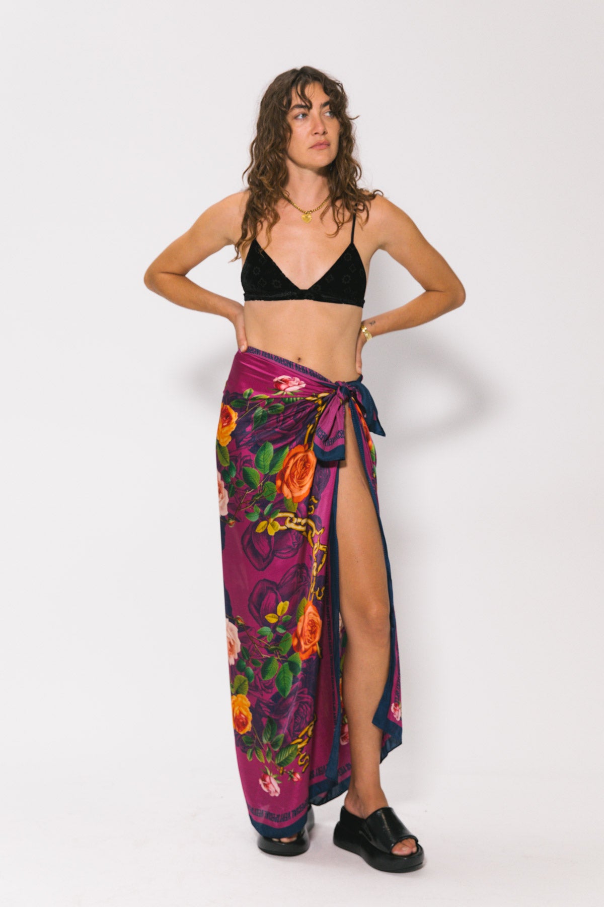 Chains And Roses Sarong