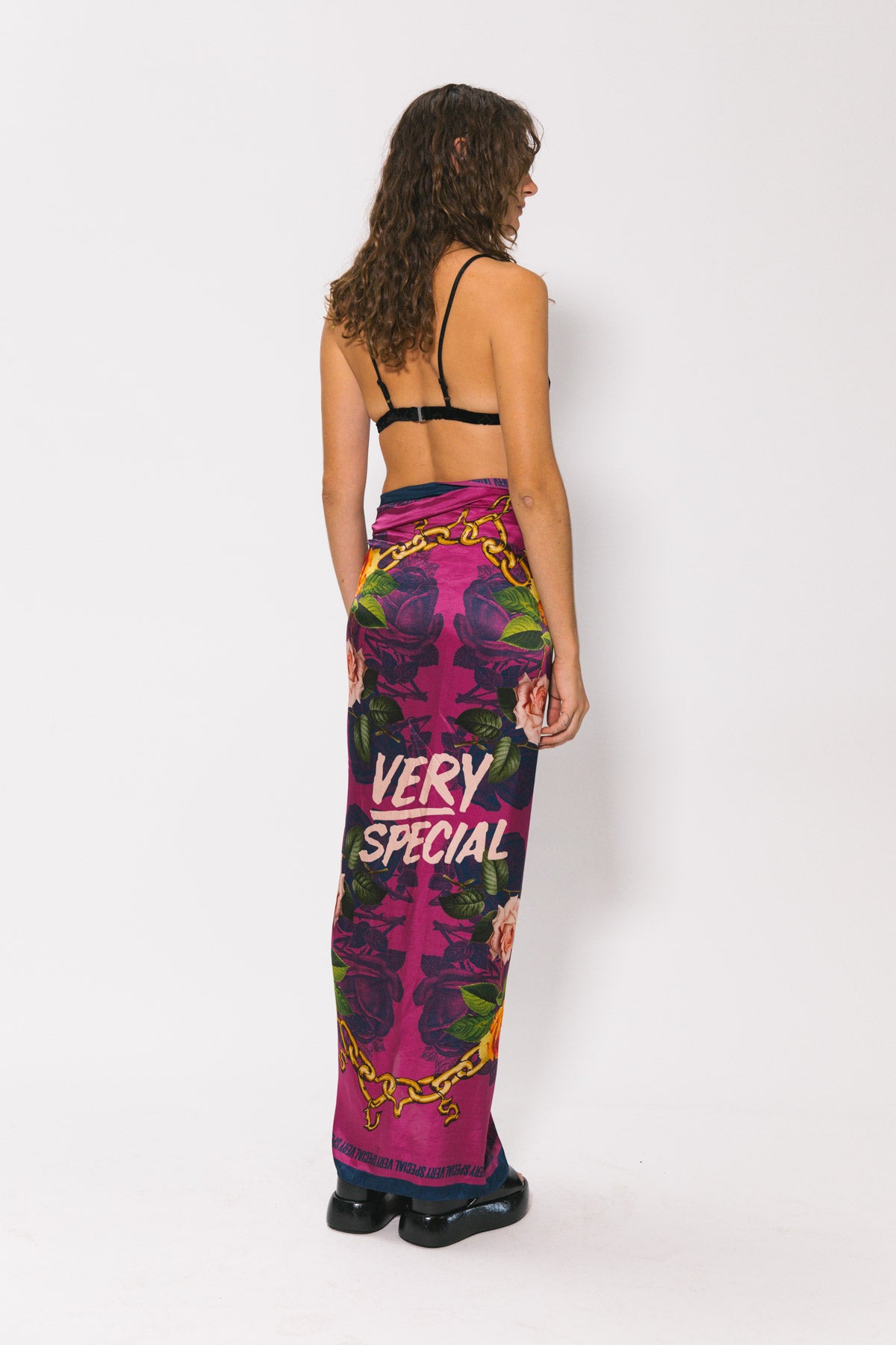 Chains And Roses Sarong