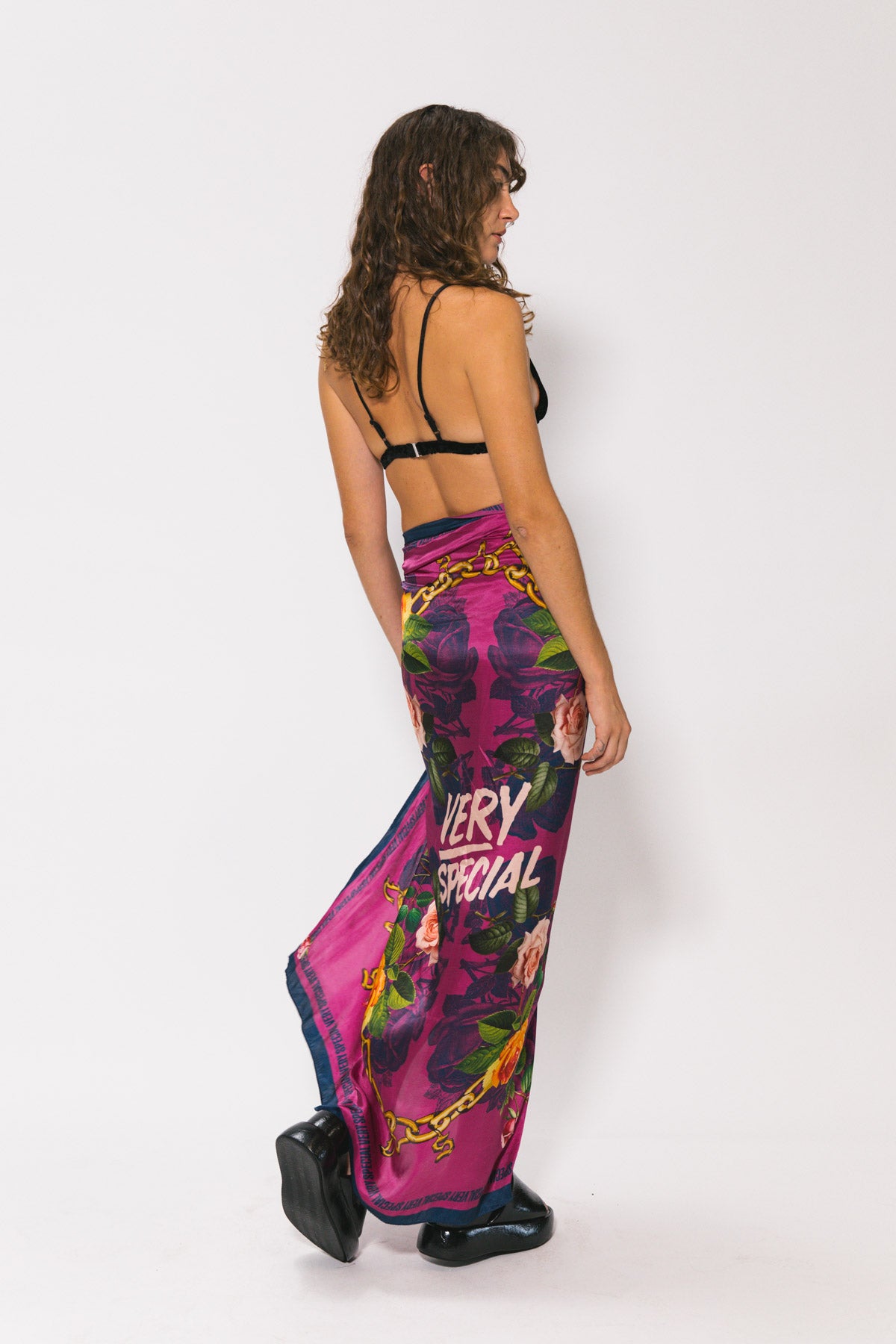 Chains And Roses Sarong